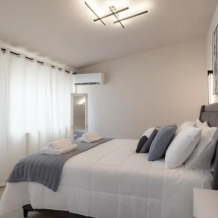 Aurora In Corfu Center *